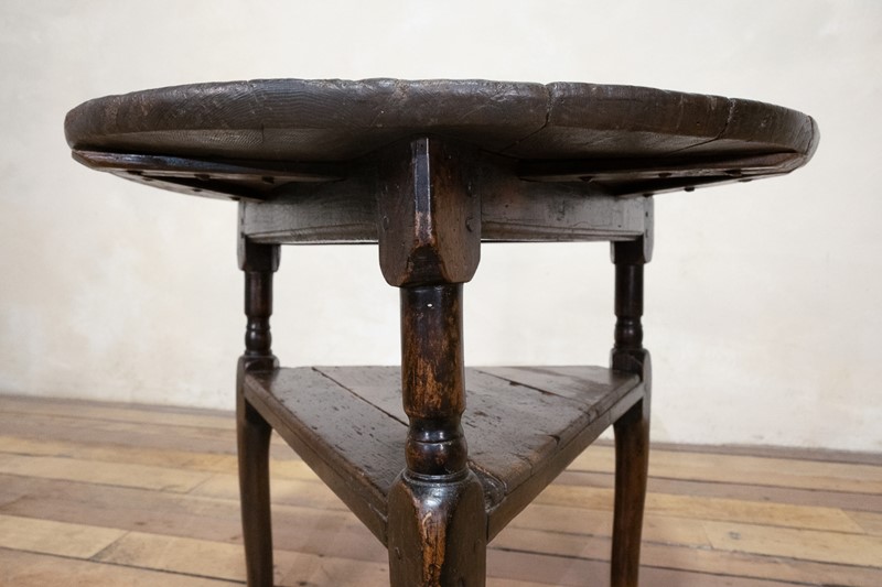 An 18th Century Oak Cricket Table-pappilon-dsc-0763-main-637971155829158048.jpg
