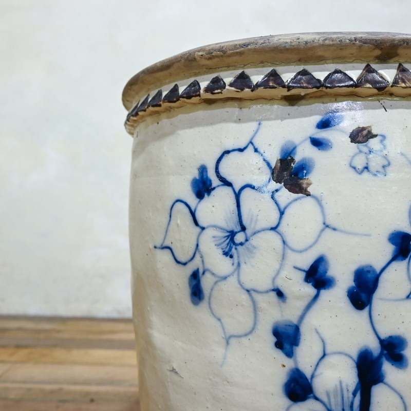 A Large Floral 19Th Century Blue And White Ovoid Ceramic Jar - Cizhou Wear-pappilon-dsc-1277-main-638082897786706351.jpg