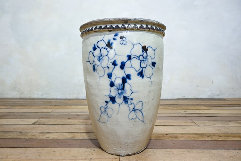 A Large Floral 19Th Century Blue And White Ovoid Ceramic Jar - Cizhou Wear-pappilon-dsc-1278-main-638082897794987517.jpg