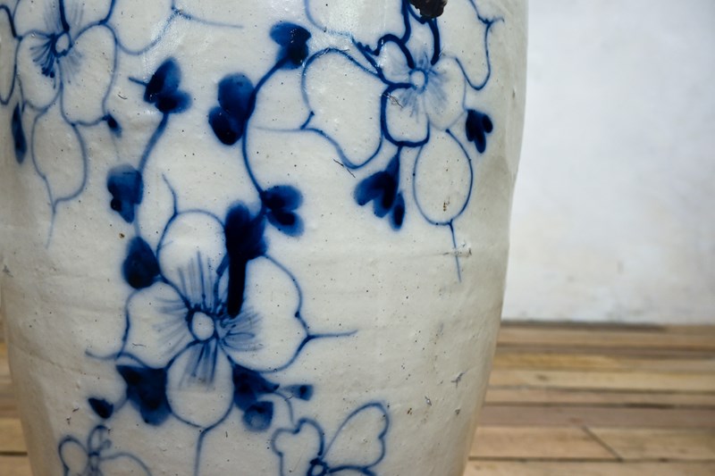 A Large Floral 19Th Century Blue And White Ovoid Ceramic Jar - Cizhou Wear-pappilon-dsc-1287-main-638082897807330764.jpg