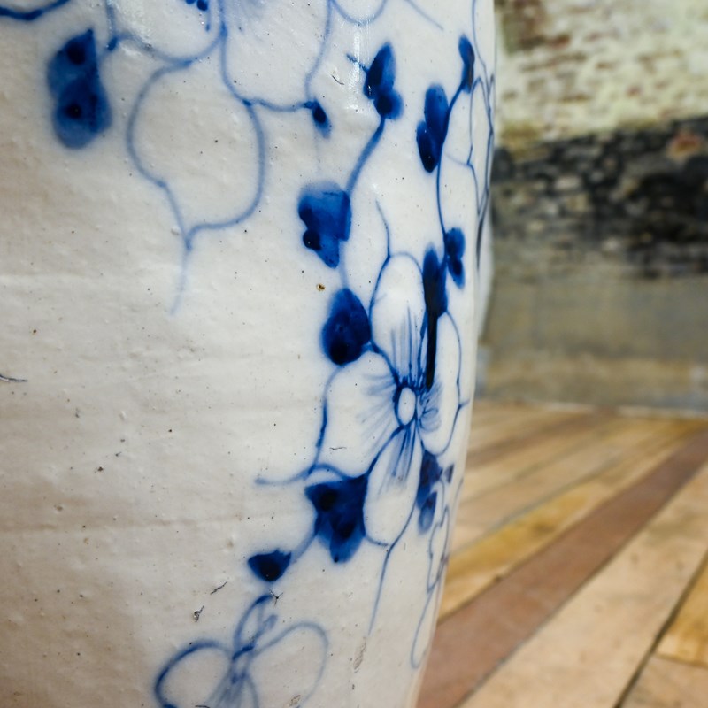 A Large Floral 19Th Century Blue And White Ovoid Ceramic Jar - Cizhou Wear-pappilon-dsc-1301-main-638082897842642840.jpg