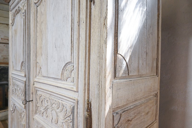 An Early 18th Century French Bleached Oak Armoire -pappilon-dsc-9562-main-637943548119360308.jpg