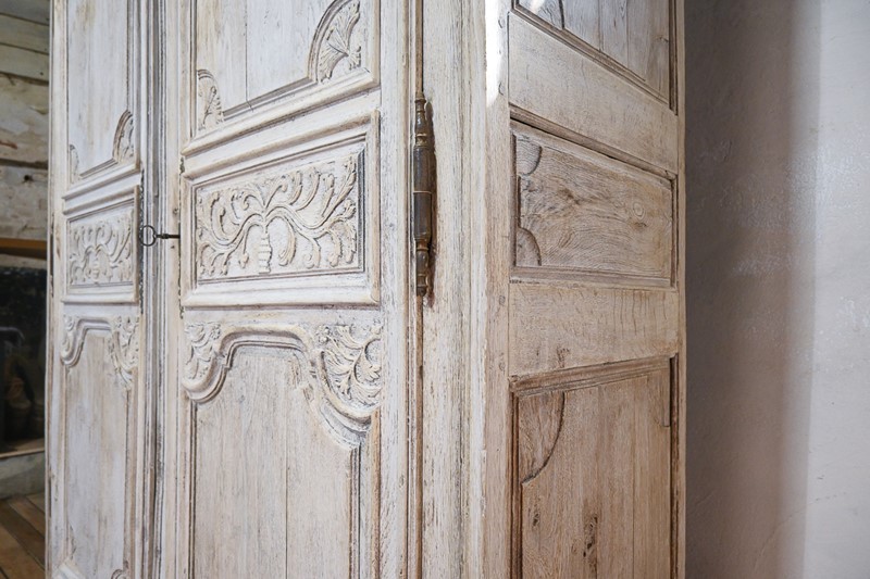 An Early 18th Century French Bleached Oak Armoire -pappilon-dsc-9565-main-637943548124828491.jpg