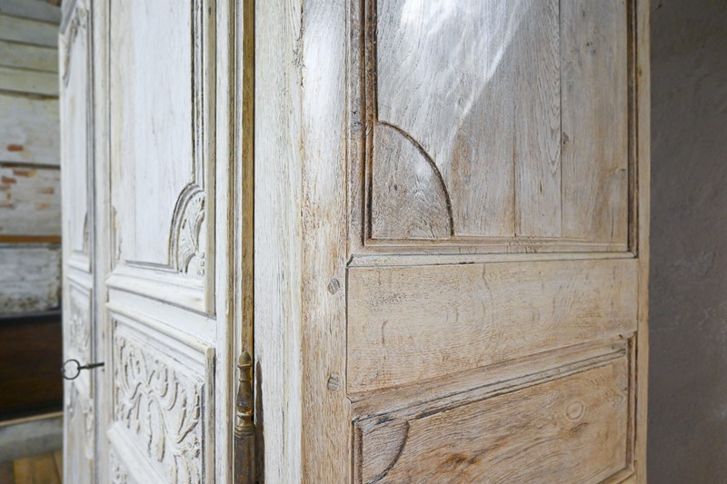 18Th Century French Bleached Oak Armoire -pappilon-dsc-9580-main-637943548136390866.jpg