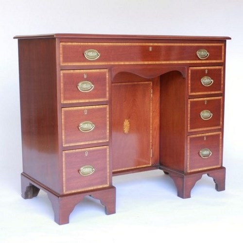 George 111 Period Mahogany & Inlaid Kneehole Desk