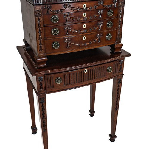 Hepplewhite Style Viners 109 Piece Cutlery Chest 