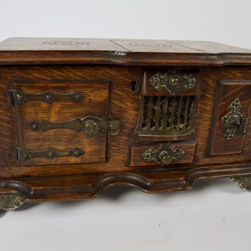 Fine Victorian Oak & Carved Oven Range Cigar Box