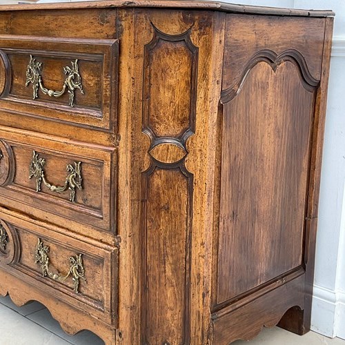 18Th Century Walnut Commode.