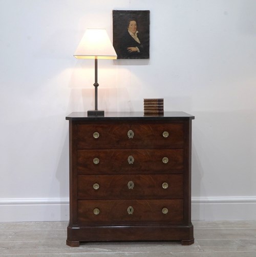 Petite Commode