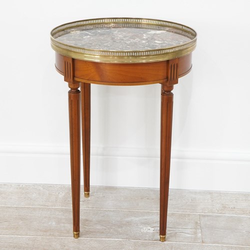 ﻿Bouillotte Table