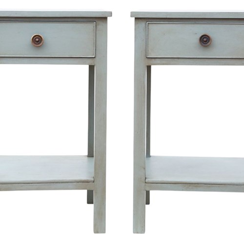 C.1920 Pair Of Georgian Revival Painted Lamp Or Bedside Tables