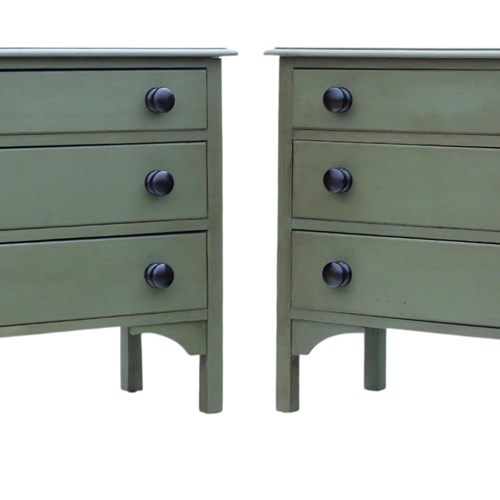 C.1900 Pair Of Georgian Revival Chests Of Drawers