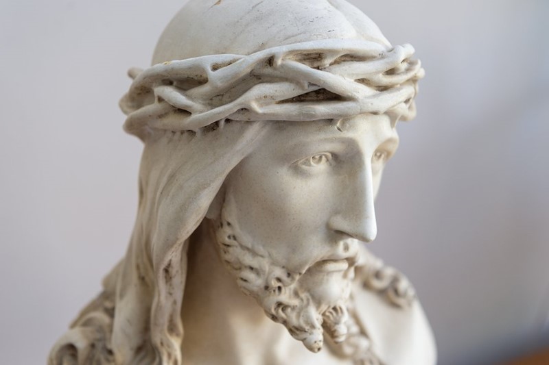 Academy Plaster Bust Of Christ, Crown Of Thorns.-project-vintage-astrikingearly20thcenturyacademyplasterbustofchrist-003-1080x-main-637568794383417539.jpg