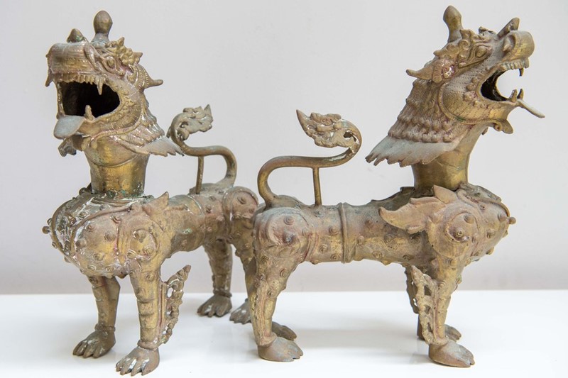 Antique Pair Brass Foo Dogs Asian Art Sculpture -project-vintage-foo-dogs-asian-art-sculpture-04-main-637558372103516335.jpeg
