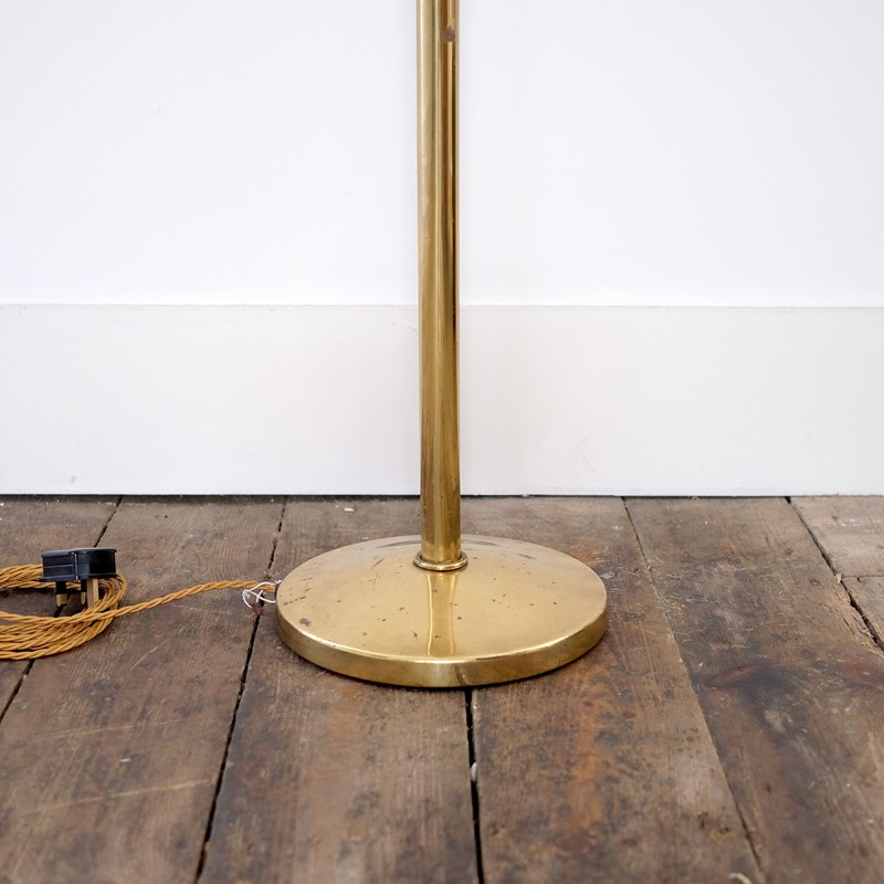 Elegant Brass Floor Lamp-puckhaber-decorative-antiques-brass-floor-light-4-main-637949590595553423.jpg