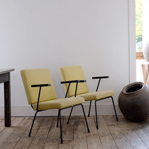 Pair Of 1401 Lounge Chairs