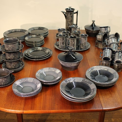 Large Portmeirion Pottery Blue Cypher Pattern Dinner , Tea And Coffee Set 108 Pi
