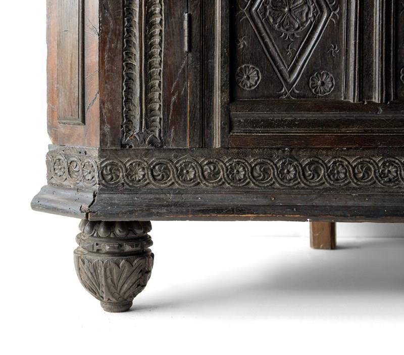Large Antique Freestanding Carved Oak Corner Cabinet Cupboard, 17Th Century-rag-and-bone-dsc06612jpg-complete-main-638427244813894046.jpg