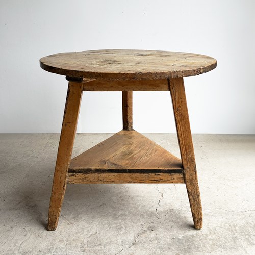 Antique Pine Cricket Table With Shelf, 19Th Century 