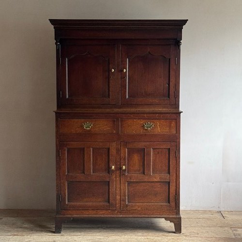 Welsh Oak Deuddarn Cwpwrdd