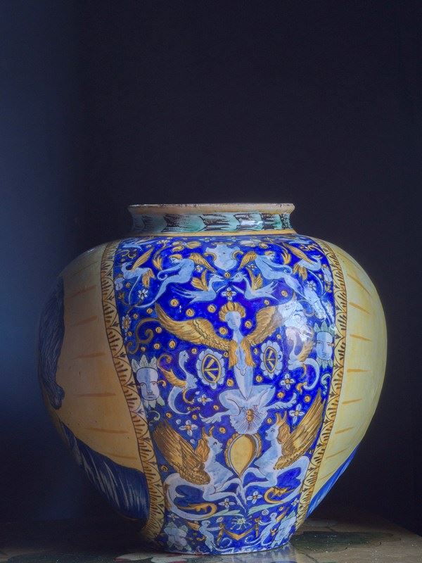 Large Italian Maiolica Vase 19Th Century-roche-coward-maiolica-vase-00008-main-638140440518035027.jpg