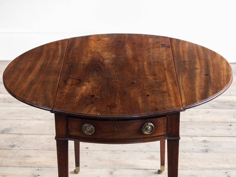 A George III mahogany oval Pembroke table-ron-green-5e0c1119-930f-496d-8e48-07c5d000cf89-main-637733559033226615.jpeg