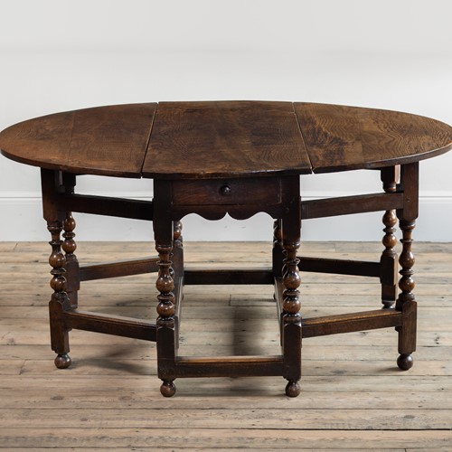 A Large 17Th Century Oak Gate-Leg Dining Table