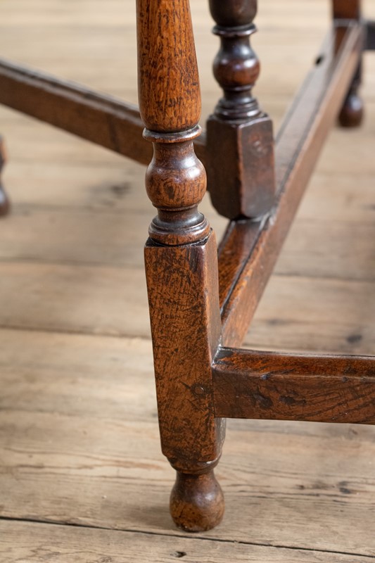 An early 18th century oak gate-leg table-ron-green-ron-green-3500-main-637683400154942547.jpg