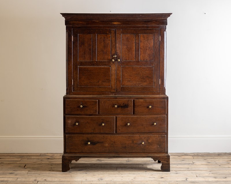 An early 19th century oak linen cupboard-ron-green-ron-green-5153-main-637852680179889048.jpg