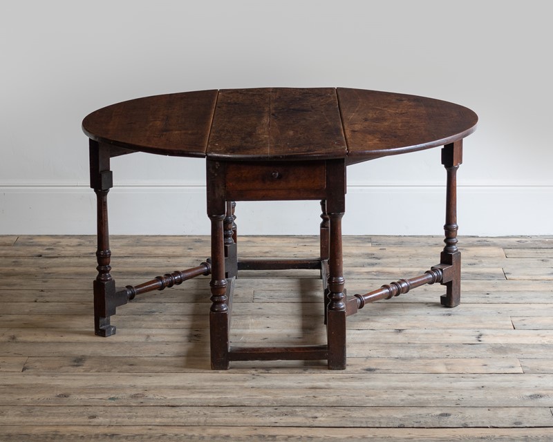 A George II 'red-walnut' drop leaf dining table-ron-green-ron-green-5450-edit-main-637874332895497694.jpg