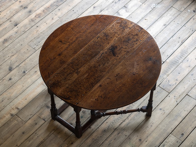 A George II 'red-walnut' drop leaf dining table-ron-green-ron-green-5466-main-637874333025536158.jpg