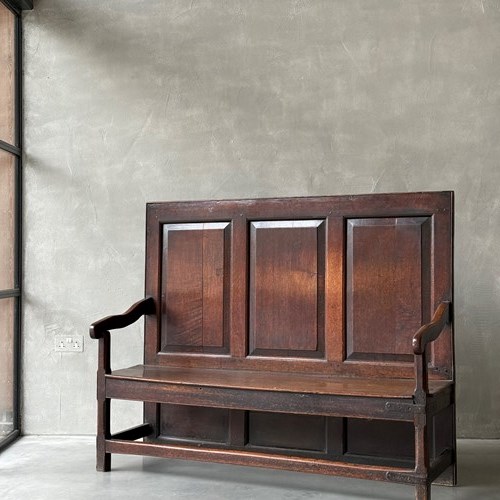 An C18th English Oak Settle