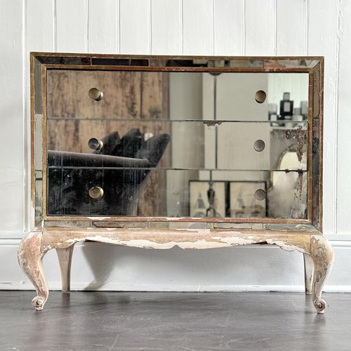 A 1920'S French Eglomisé Mirrored Commode