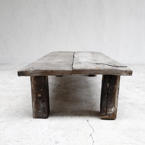 weathered 18th C. oak coffee / low table