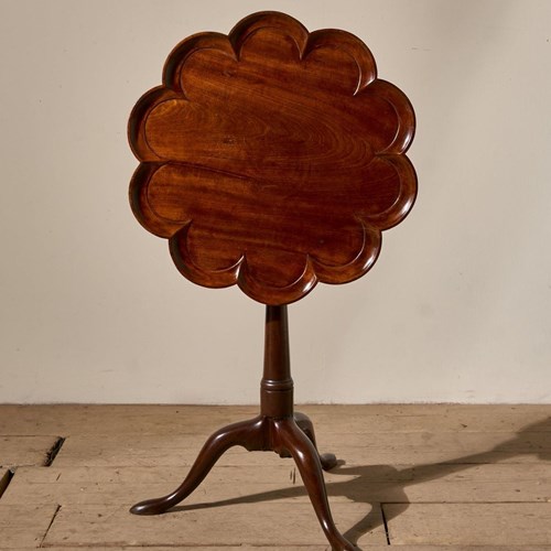English Georgian Scalloped Edge Mahogany Tilt Top Table