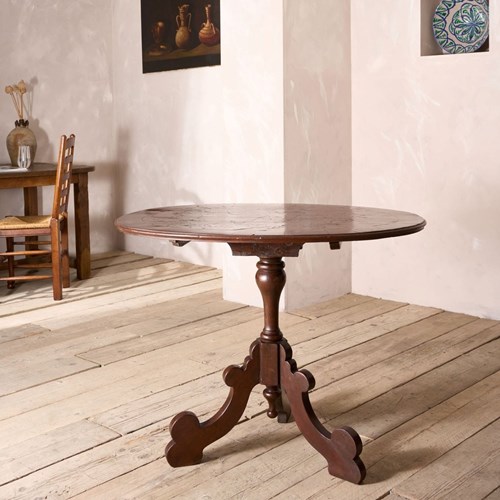 17Th Century Italian Oyster Veneered Lamp Table