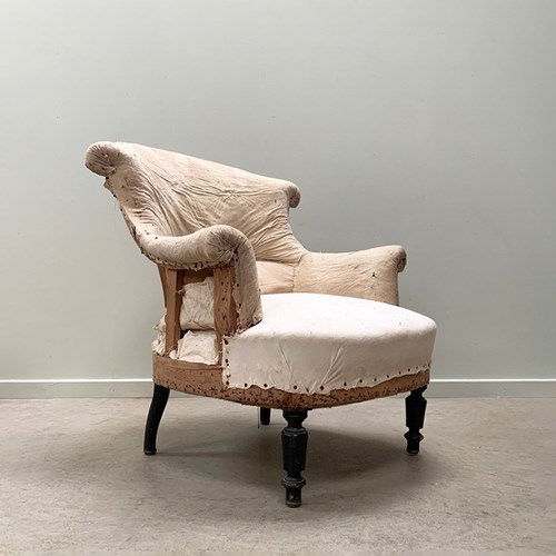 Compact Chapeau De Gendarme Armchair