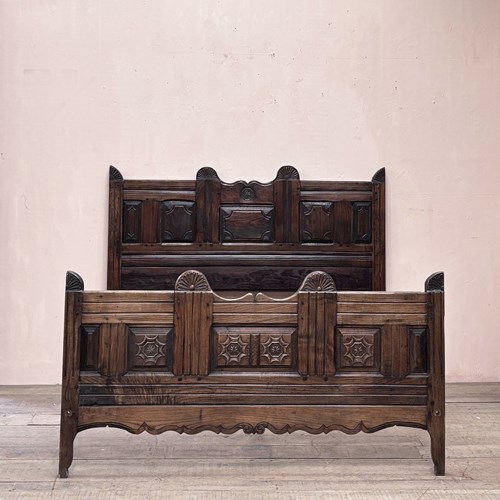 17Th Century Chestnut Bed