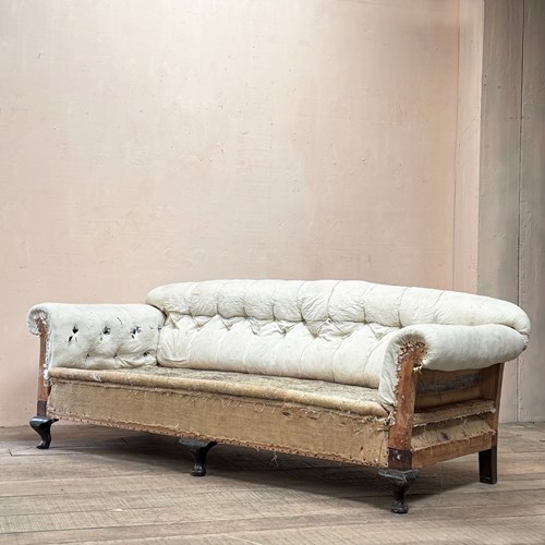 Button Back English Sofa