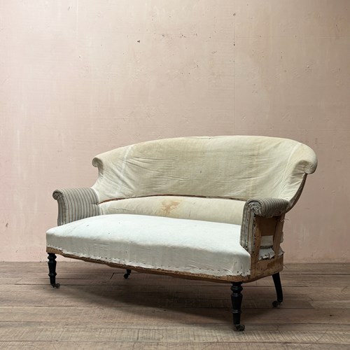 Chapeau De Gendarme Sofa