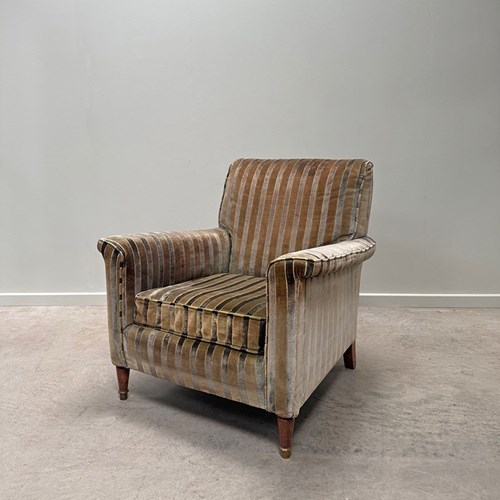 Armchair With Flat Armrests