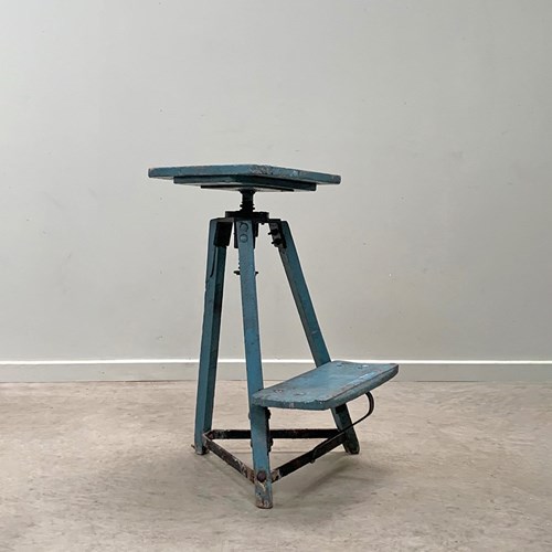 Sculptor's Stand