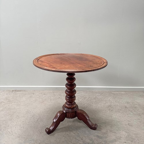Round Tilt Top Table
