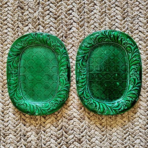 Pair of Victorian green Acanthus rim Majolica dishes C1860