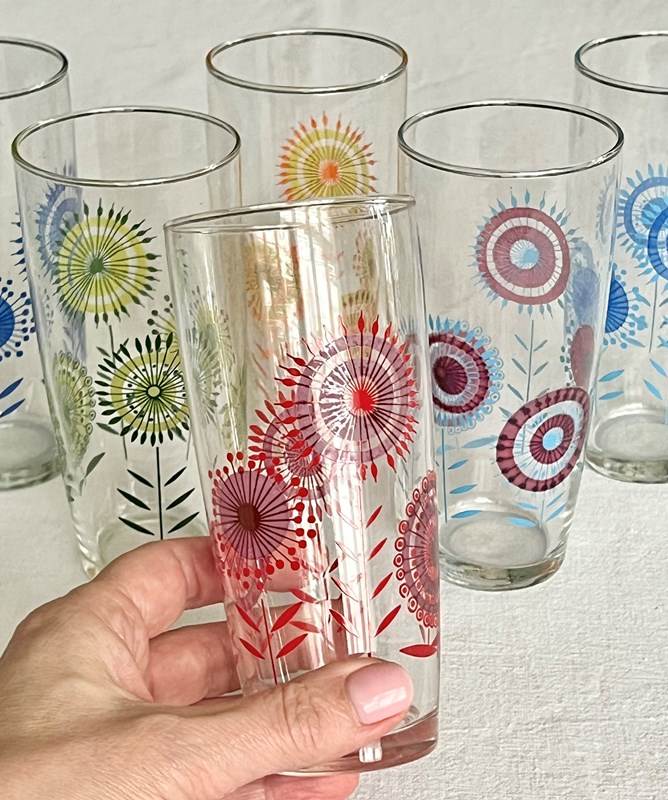 Good Quality Bar Tumblers With Enamel Flowers-the-vintage-entertainer-img-5881-main-638432564604247178.jpeg