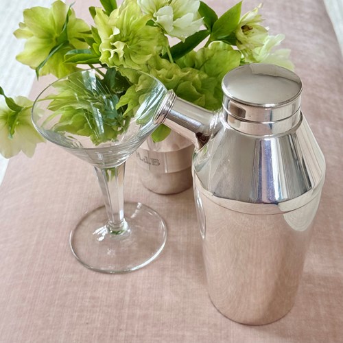 Fine quality Art Deco silver plated side spout cocktail shaker by Elkington