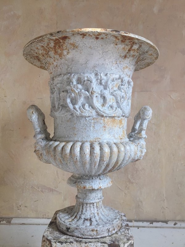 Gadrooned Urn On Plinth-tigers-decorative-b6fbc405-4e25-40d3-89e7-9f3ee05328bd-1024x1024-main-636916289674440810.jpg