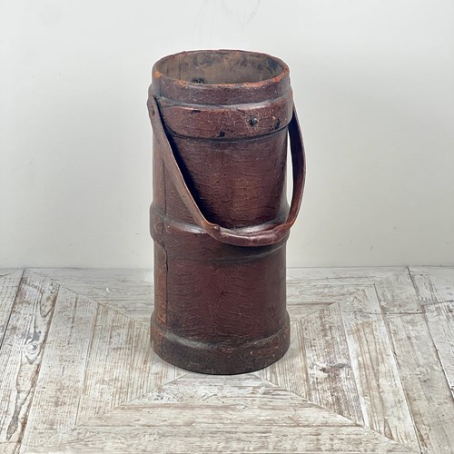 A Large First World War Leather Shell Carrier Stick Stand