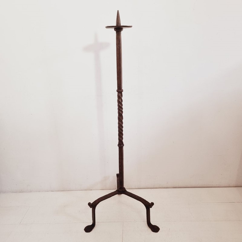 17th-18th Century Hand Forged Iron Candleholder-tresors-trouves-2002471-main-637995668280947613.jpg