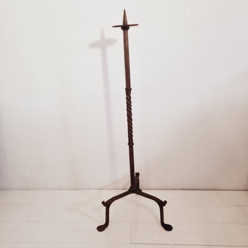 17th-18th Century Hand Forged Iron Candleholder-tresors-trouves-2002474-main-637995668382041545.jpg